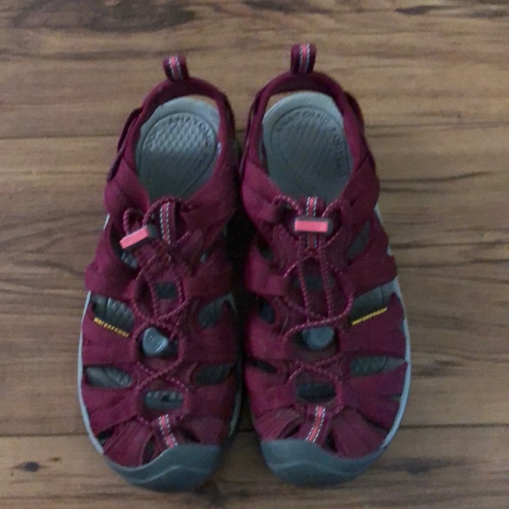 Women’s Keen water shoes size 5